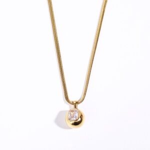 NEW ✨Elegant Gold Necklace with Crystal Pendant
Stainless Steel